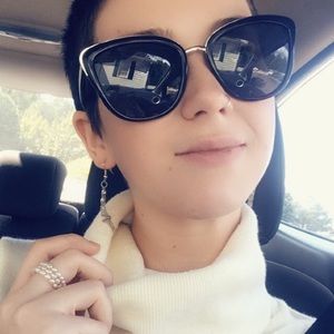 Meet your Posher, Sky